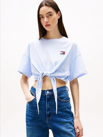 Tommy Hilfiger Camiseta anudada corte cropped con parche