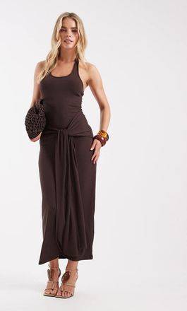 4th + Reckless Petite Vestito lungo in morbido jersey color cioccolato con scollo rotondo allacciato al collo e sul davanti drappeggiato-Marrone