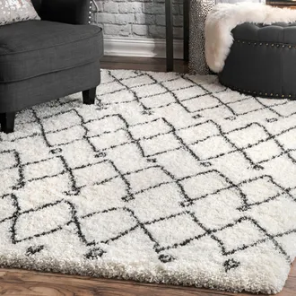 nuLOOM Lizzie Diamond Shag Area Rug