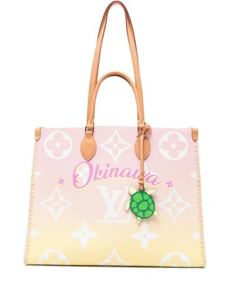 Louis Vuitton OnTheGo GM turtle-charm tote bag - Pink