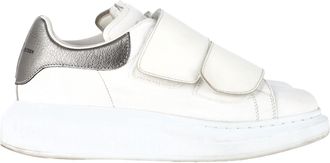 Alexander McQueen Alexander McQueen oversized sneakers met klittenbandsluiting in wit kalfsleer