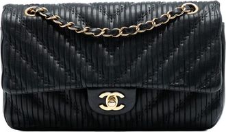 Chanel Borsa a spalla Pleated Double Flap media in pelle di vitello con motivo chevron 2018 - Nero