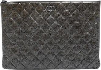 Chanel Pre-owned Clutches, female, Gray, Size: ONE SIZE Pre-owned Quilted Patent Leather Clutch