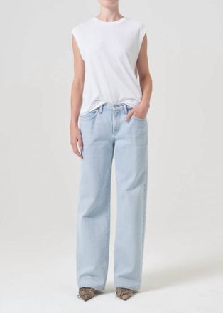 A Gold E Fusion Jean In Ceremony