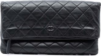 Chanel Tweedehands Gequilted Lamsleer Cc Beauty Foldover Clutch