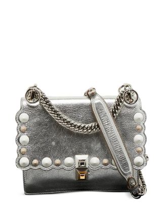 Fendi Borsa Kan con bordo a smerlo e catena - Argento