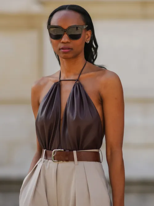 A guest wear high-waisted pants with a brown leather belt