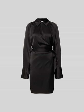 Filippa K Knielanges Kleid mit Tailleng&uuml;rtel in Black, Gr&ouml;&szlig;e S