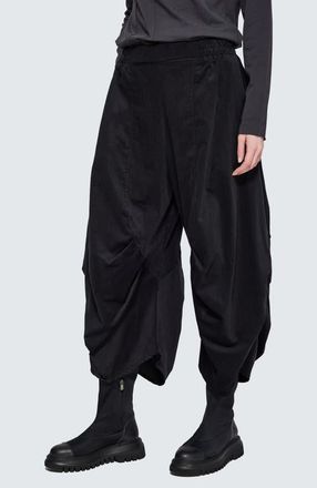 Luukaa D'Celli Noira Pleated Balloon Pants in Black at Nordstrom, Size 12