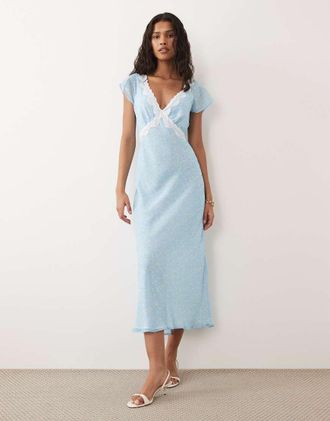 New Look Vestito midi blu a fiorellini con maniche ad aletta e finiture in pizzo
