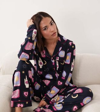 Chelsea Peers Petite set pigiama a maniche lunghe Halloween blu navy con stampa tarocchi