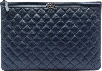 Chanel Pre-owned Clutches, female, Blue, Size: ONE SIZE Pre-owned Quilted Caviar Leather Clutch