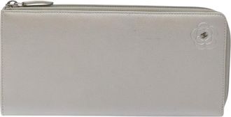 Chanel Camellia Silver Leather Wallet (Pre-Owned)