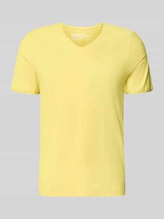 Mc Neal T-Shirt mit V-Ausschnitt und Rollsaum in Senf, Gr&ouml;&szlig;e XXXL