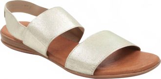 Andr&eacute; Assous Womens Nigella Metallic Featherweights Sandals In Platino