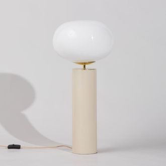 Maisons du monde L&aacute;mpara de mesa de metal color crema y globo ovalado de vidrio blanco