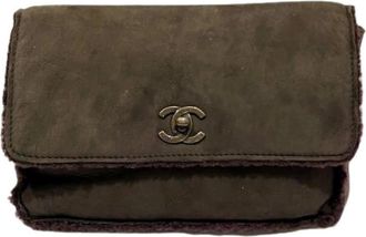 Chanel Pre-owned Shoulder Bags, female, Brown, Size: ONE SIZE Pre-owned Coco Mark Shearling Clutch Bag