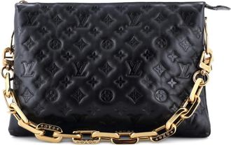 Louis Vuitton Coussin Bag MM crossbodytas van lamsleer met monogram-reli&euml;f - Zwart