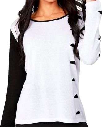 Angel Cut Out Scoop Neck Pullover In White/black