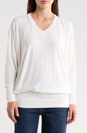 Go Couture V-Neck Dolman Tunic Sweater in Ivory at Nordstrom Rack, Size X-Large