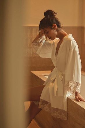 Flora Nikrooz Rosa Lace-Trimmed Robe