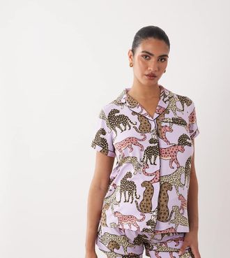 Chelsea Peers Maternity - Pigiama con top a maniche corte con rever lilla con stampa leopardi-Viola