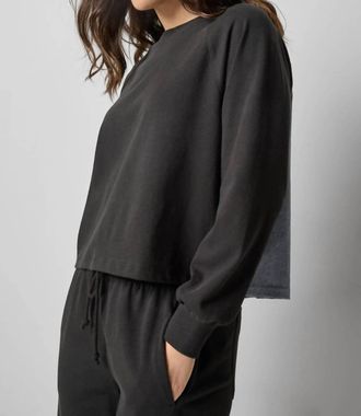 Lilla P Chambray Pleat Back Pullover Top In Black