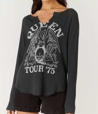 Daydreamer Queen Crest Notch Neck Thermal Tee In Vintage Black
