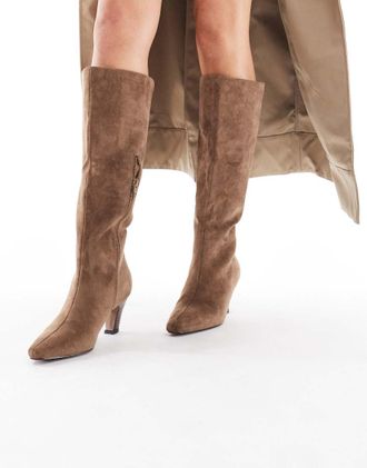 schuh Danni - Stivali al ginocchio in camoscio sintetico mocha con tacchetti a spillo-Marrone