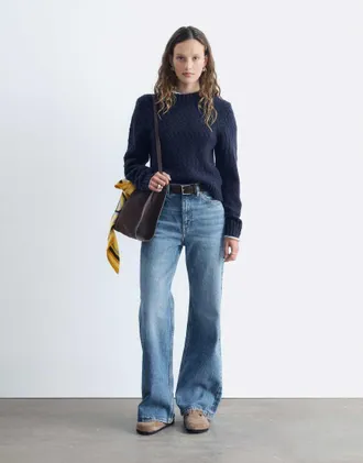 & Other Stories maglione boucl&eacute; in misto lana con spalline blu navy