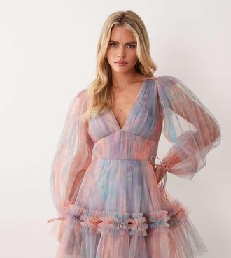 Lace & Beads Petite Vestito corto con scollo a V e gonna con volant blu astratto-Multicolore