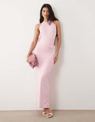 Aria Cove Vestito lungo sinuoso a doppio strato rosa con scollo alto e schiena scoperta