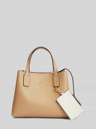 Tommy Hilfiger Henkeltasche mit Anh&auml;nger f&uuml;r Kleinigkeiten in Beige, Gr&ouml;&szlig;e 1