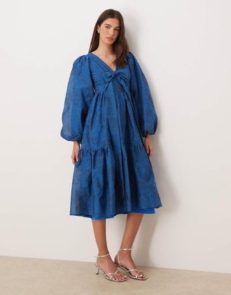 Sister Jane Esclusiva Sister Jane - Sunrise - Vestito midi blu in jacquard con maniche a palloncino e scollo a V con fiocco
