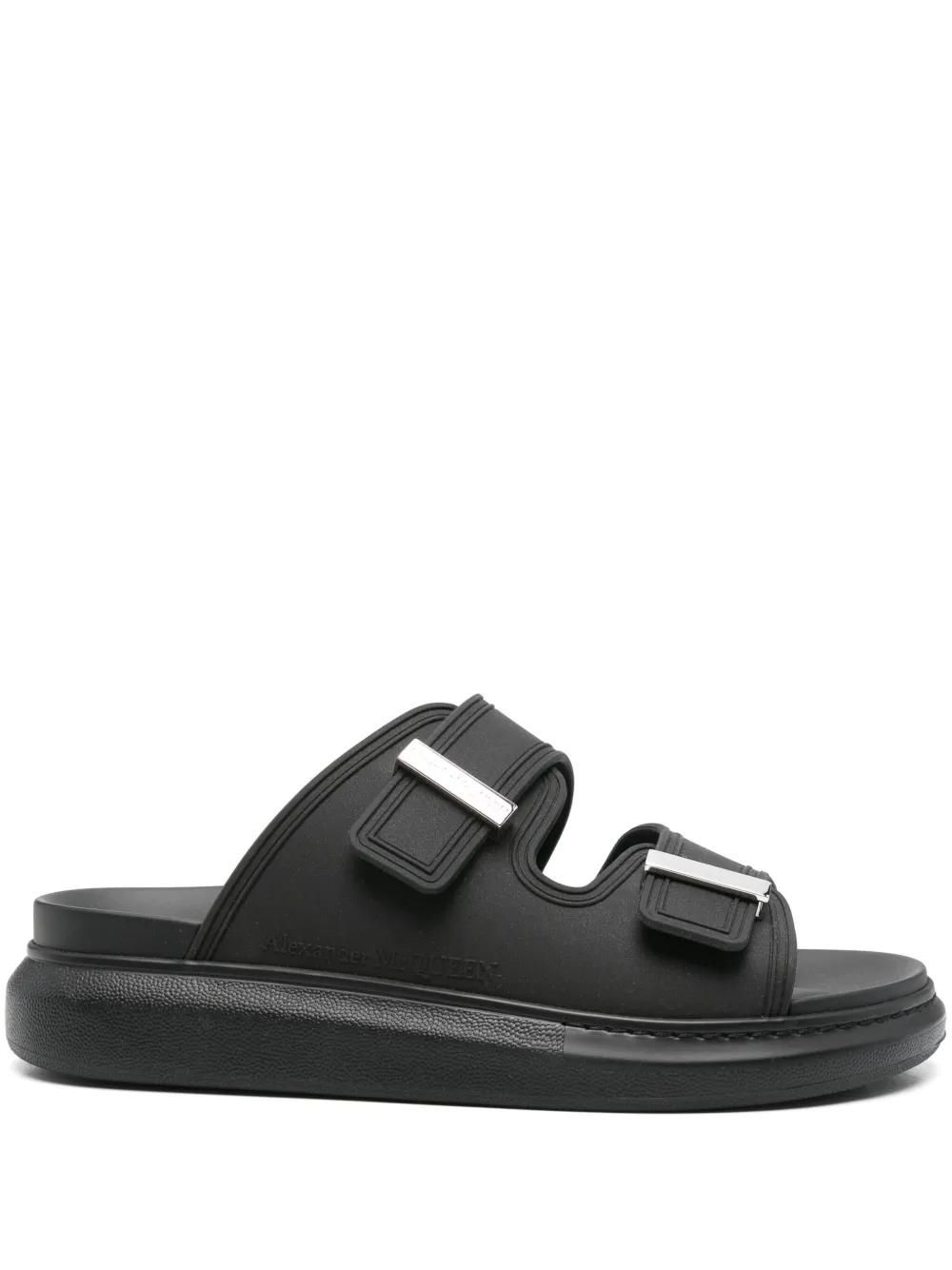Valentino Garavani★ブラック Coolside プールスライド Valentino Garavani Black Coolside Pool Slides from $420.00