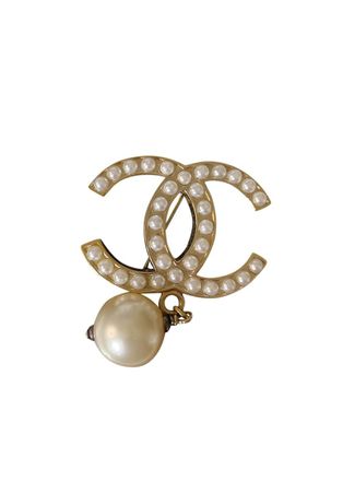 Chanel CC Faux Pearl Embellished Gold Tone Brooch Size S