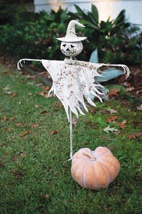 Kalalou Rustic White Metal Scarecrow Yard Stake