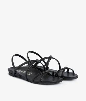 Pedro Garcia Flat strappy sandal in black leather| Biddy | Fall winter 25 | PEDRO GARCIA