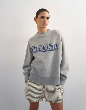 Topshop Felpa comoda con stampa Studio 6-Grigio