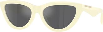 Burberry Cat Eye Zonnebril - Dames - Zonnebrillen - Geel - 55 MM - Accessoires