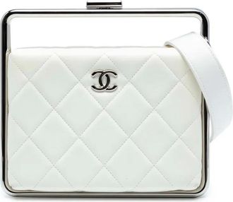 Chanel 2019 Quilted Lambskin Metal Bar Convertible Clutch satchel - Bianco