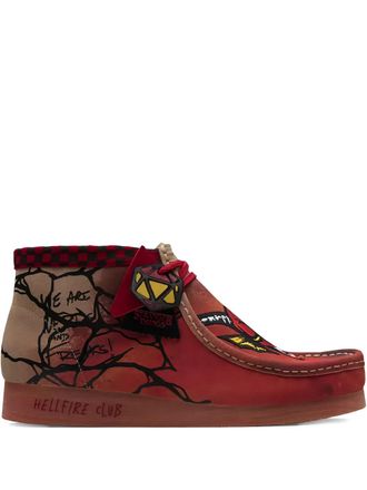 Clarks x Stranger Things Wallabee graphic lace-up shoes - Rood