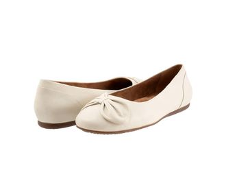 Softwalk Sofia Womens Flat Shoes Ivory : 10.5 N (AA), Leather