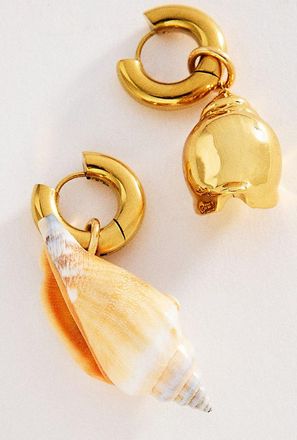 Timeless Pearly Shell Pendant Huggie Earrings