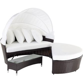 Beliani Cama De Exterior De Rat&aacute;n Sint&eacute;tico Blanco Marr&oacute;n Cojines Mesa De Centro Tumbona Dosel Resistente Al Aire Libre Sylt Lux
