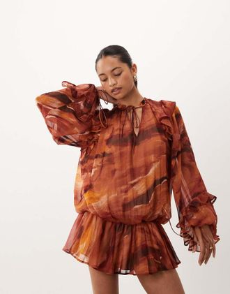 Asos Vestito corto a blusa in chiffon color ruggine con stampa astratta e volant sulle spalle-Rosso