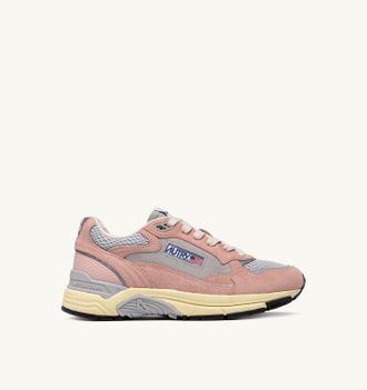 Autry HYPERWAY SNEAKERS IN POWDER PINK AND SILVER-TONE SUEDE AND MESH