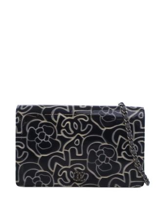 Chanel 2010-2011 CC Embossed Patent Camellia Wallet On Chain crossbody bag - Blu