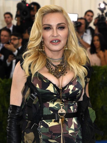 Sorridi e… brilla! Tutto sui grillz, i gioielli da denti iper cool