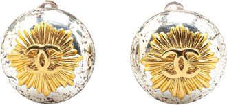 Chanel gold Metal Clip Earrings (Pre-Owned)